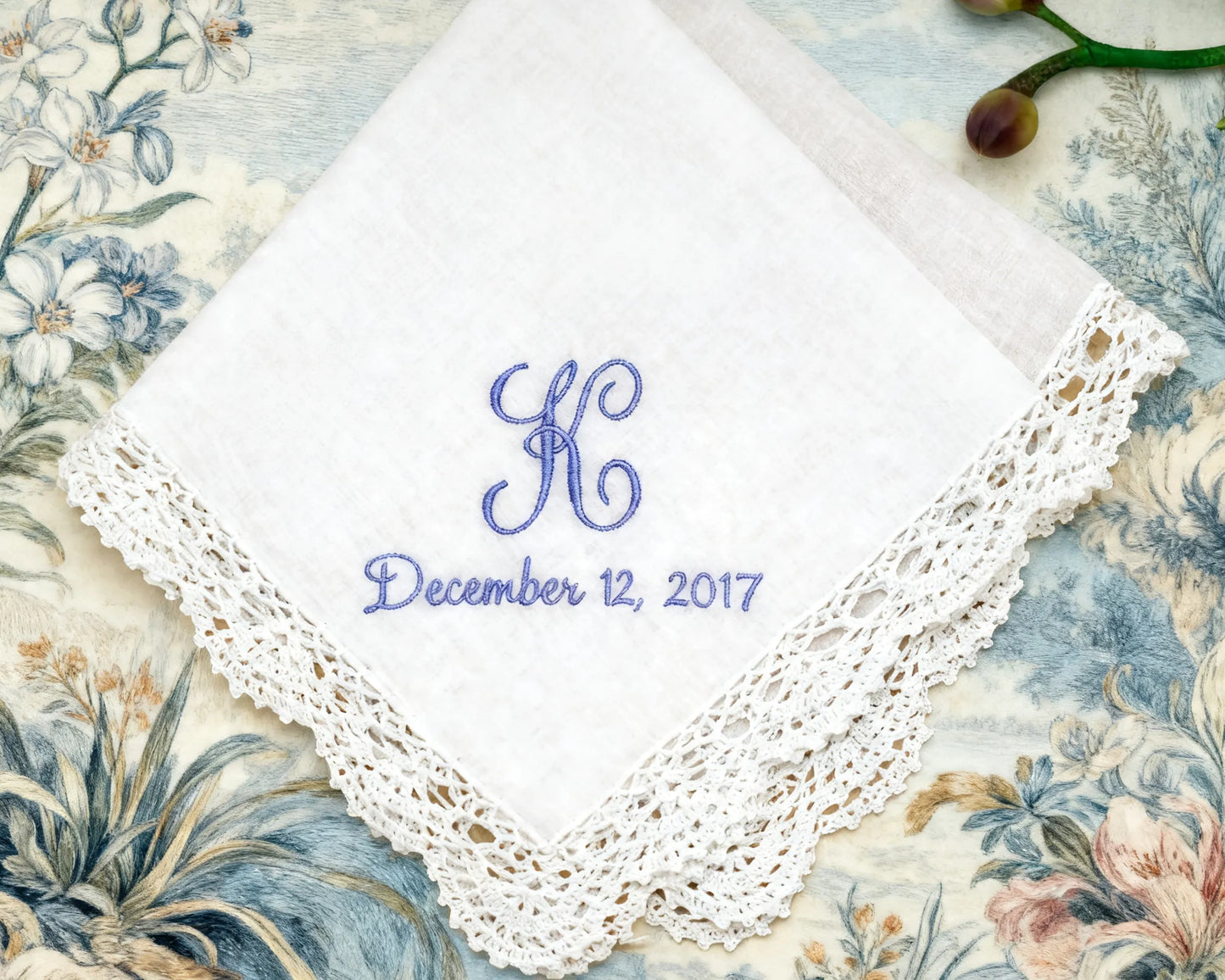 monogram white embroidery lace cotton hankie for mother 
