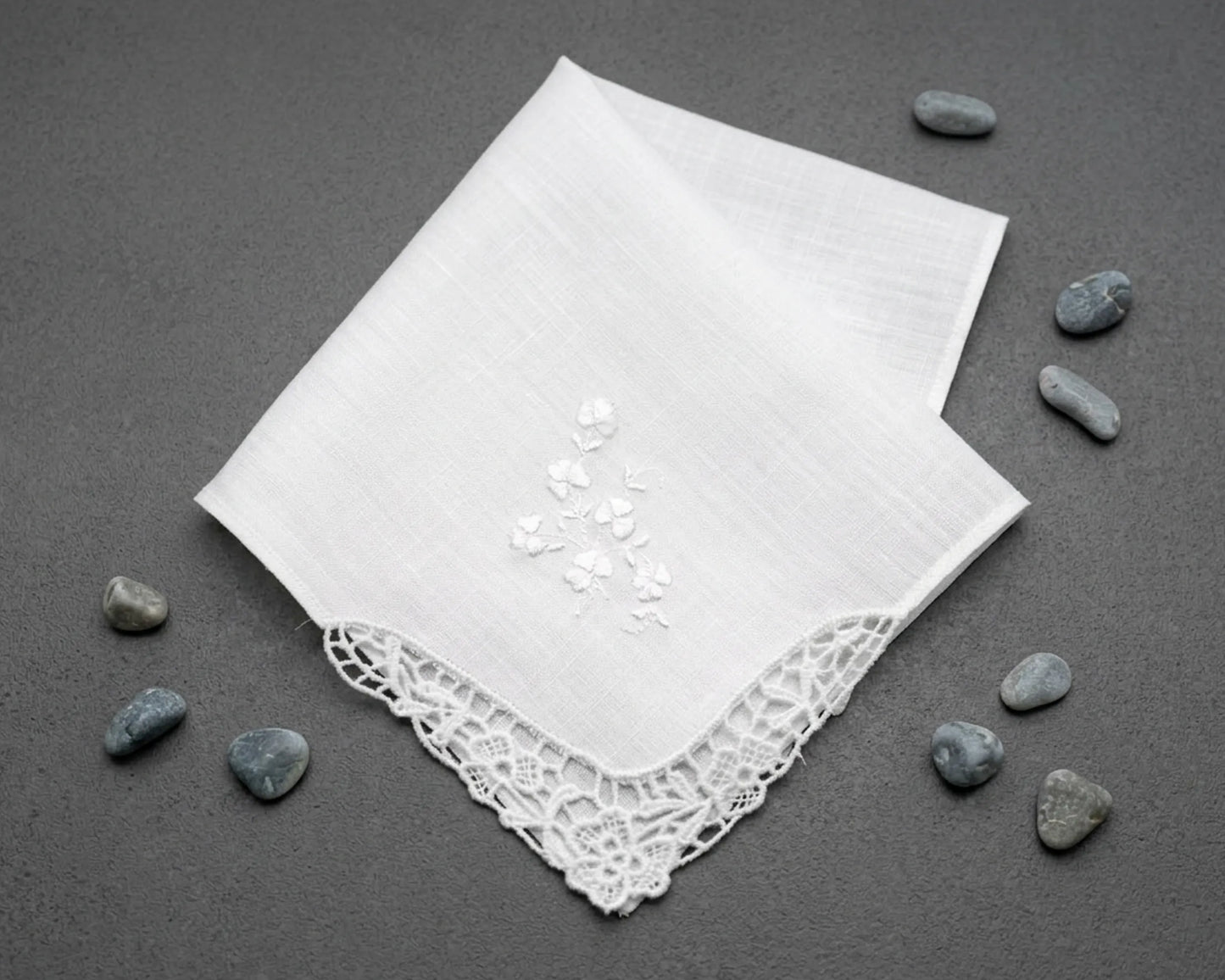 white corner lace hanky 
