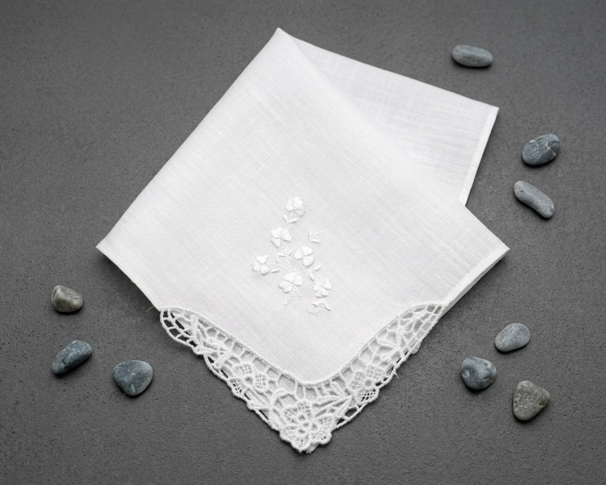 white corner lace hanky 